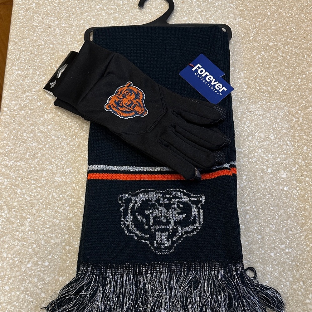 BEARS Women’s Forever Collectibles Navy and Orange Scarf with Gloves